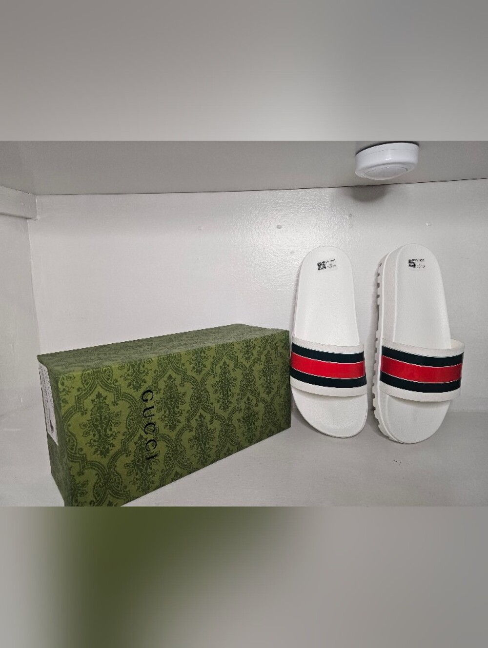 Gucci White Slide Sandals with Red and Green Stripe